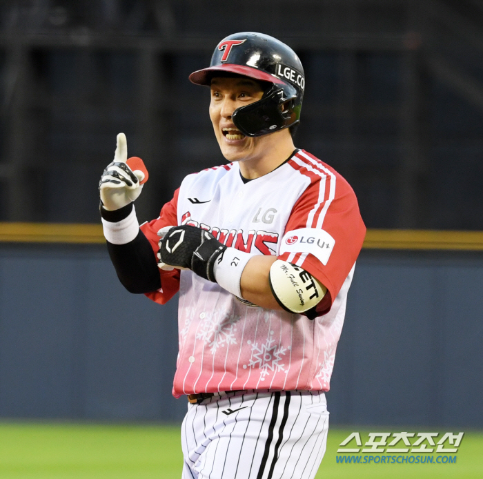 'Complete LG Megatwinspo Explosion'Austin 2 Home Runs, 5 RBIs' LG won 16-7, and won 4 consecutive games after 4 consecutive losses in the second half. 4th consecutive game in second place 