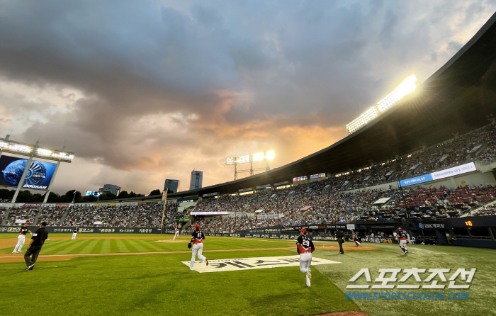 Jamsil, Daegu, and Daejeon are sold out again. Daejeon is the 34th. A total of 128 games. 28% sold out. 