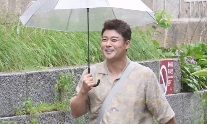 Jeon Hyun-moo, ♥I'm going to be in love again. 'I called you because it's raining.' ('I live alone')