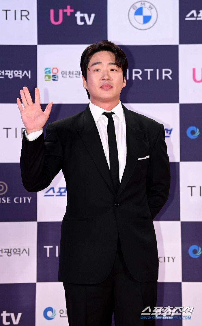  Ahn Jae Hong, please say hi to fans