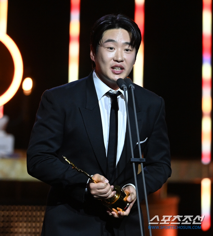  Ahn Jae-hong 'Winning Best Supporting Actor Award for Mask Girl'