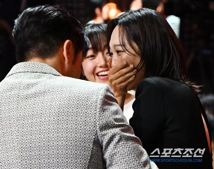  Geum Hae-na Wins Best Supporting Actress Award