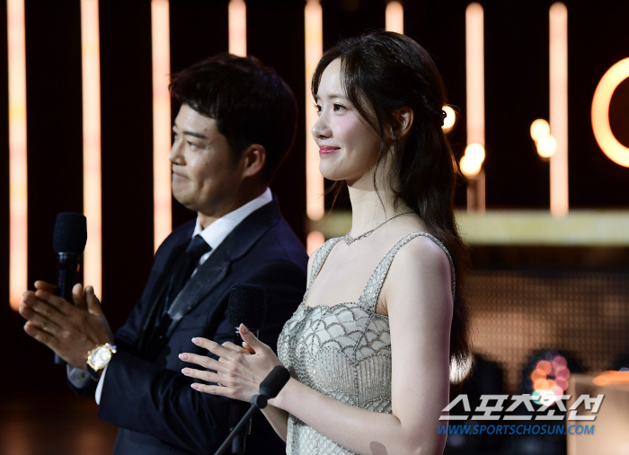  Jeon Hyun-moo-Yoona '3 consecutive Blue Dragon Series Awards MC'