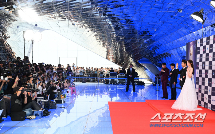  Jeon Hyun-moo-Yoona 'Blue Dragon Series Awards Hot Heat'