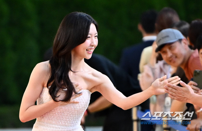  Joo Hyun Young 'High Five '