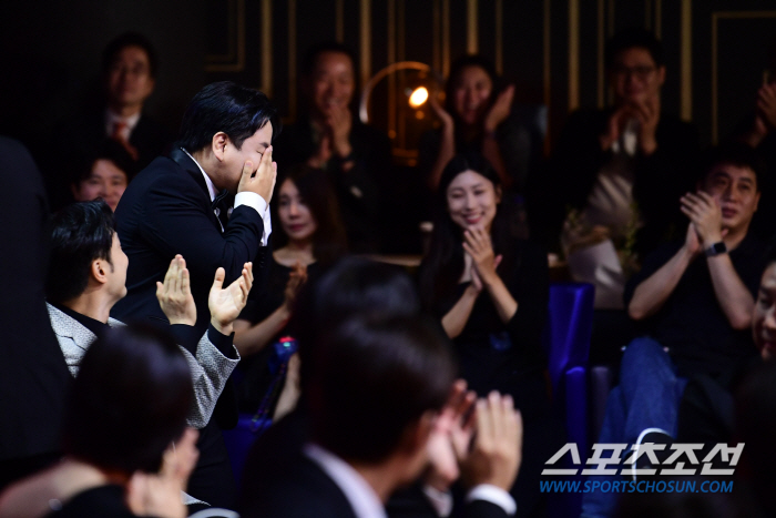  Kwak Jun-bin 'Tearful Blue Dragon Series Award Rookie Award'