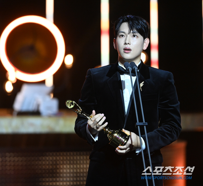  Lim Si-wan 'Blue Dragon Series Award for Best Actor'