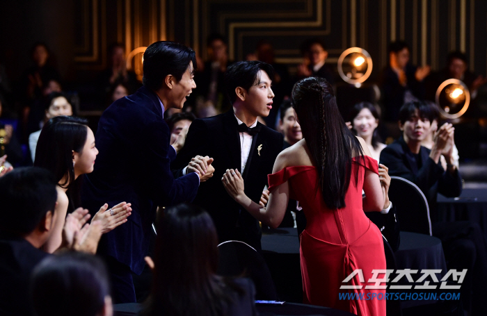  Lim Si-wan 'Surprised Blue Dragon Award for Best Actor'