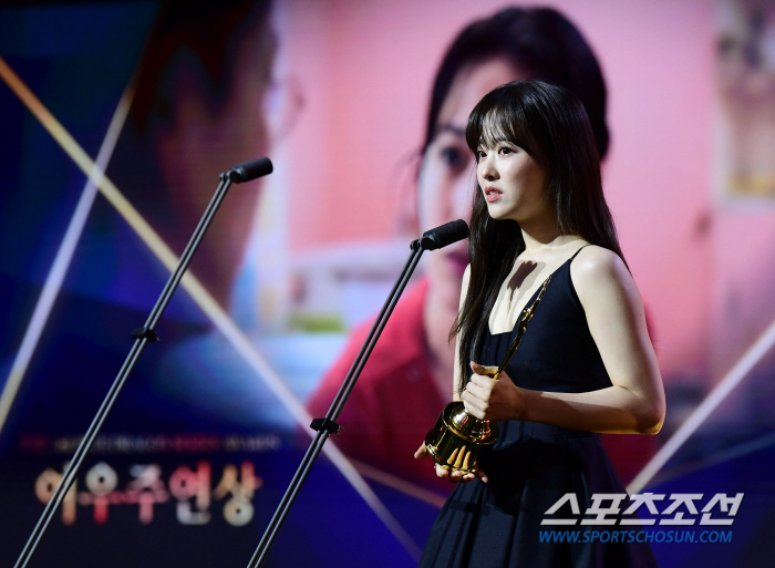  Park Bo-young 'Emotional Blue Dragon Award for Best Actress'