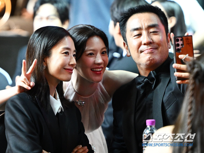  Ryu Seung-ryong - Ko Yoon-jeong - Kwak Sun-young 'This moment forever!'