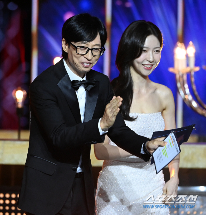  Yoo Jae-suk and Joo Hyun-young 'A regular customer in the Blue Dragon Series'