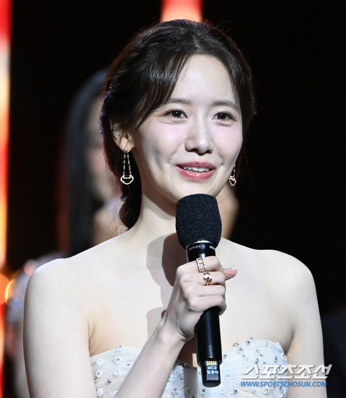  Yoona 'Bright beauty again today'