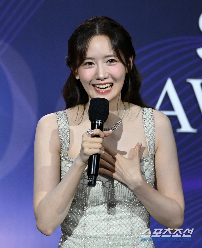  Yoona. 'My father is a fan of Kwak Tube'