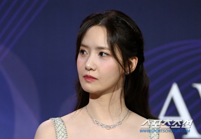  Yoona, the woman of the blue dragon 'Bright beauty'