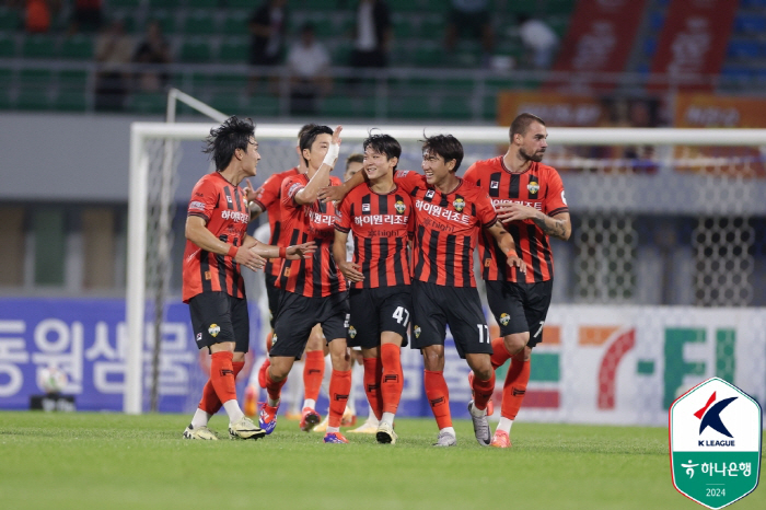 '115th Hyundai Derby' Jeonbuk finally laughed. Gangwon to take a 2-0 complete victory over Ulsan, 4-0 lead, and is about to leap to third place