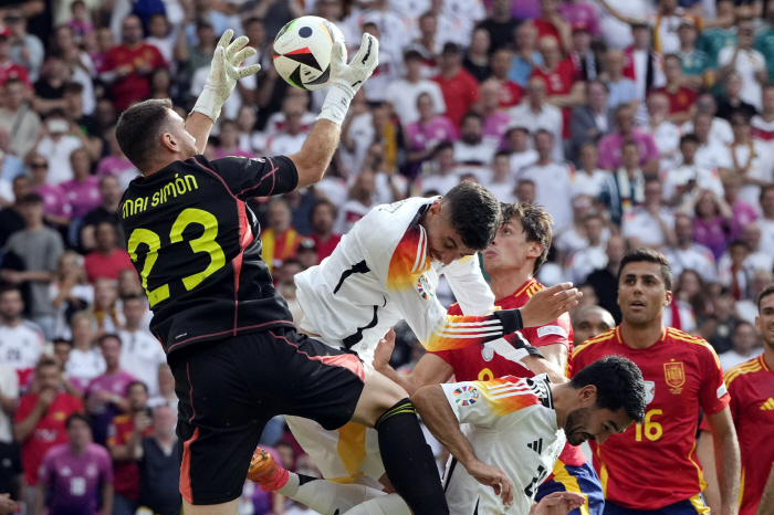 In Euro 2024 'Winning Star'?Spanish guardian Simone is out for a long time due to wrist surgery