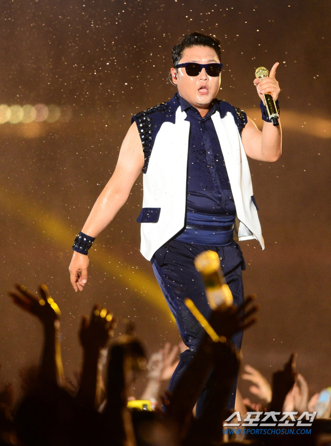 Psy's Gwacheon concert was canceled in an hour due to heavy rain...'Safety reasons'