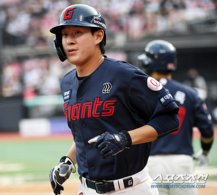 Surprise replacement in 3 innings → clenched! Na Seung-yeop's poison in the first inning against the 'Blue Pea Ace' 