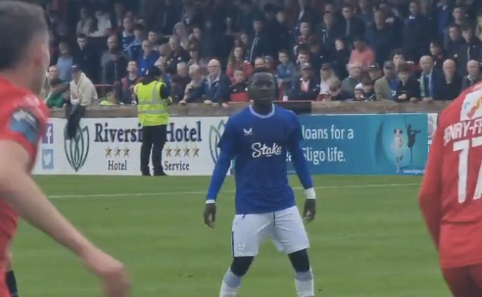 'What's wrong with the new uniform?·Everton's sweaty draw with the lower team and losing the logo during the match