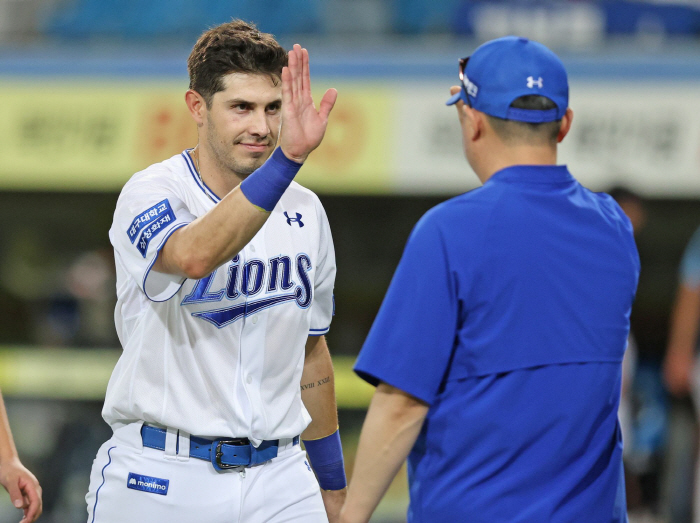 Cardenas is done! In the bottom of the ninth inning, two-run four Samsung catches Lotte and Classic Seeds Winning 