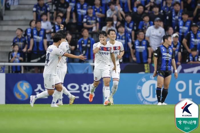 'I was scolded by mistakes and laughed at mistakes' Suwon FC ran unbeaten 6 consecutive times in Incheon 4-1 green onion