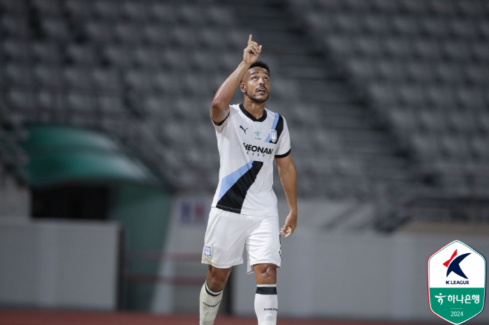  Cheonan scored four goals in the second half, and E-Land failed again in front of '3 consecutive wins'