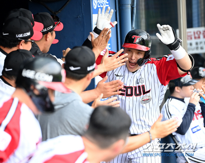 'Kelly cried and laughed at Son Joo-young' Son Joo-young 2 earned runs in 7 innings  Shin Min-jae's come-from-behind walk to LG and Doosan for 5 consecutive wins. Five consecutive wins after four consecutive losses in the second half 