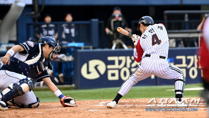 'Kelly cried and laughed at Son Joo-young' Son Joo-young 2 earned runs in 7 innings  Shin Min-jae's come-from-behind walk to LG and Doosan for 5 consecutive wins. Five consecutive wins after four consecutive losses in the second half 