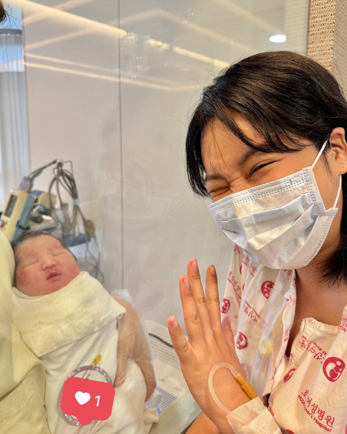 'Lalalal' tears after 7 hours of labor'  'Amazing' 