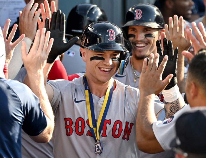 'Otani twice, intentional four pitches' and Smith finished, a dramatic come-from-behind victory for two consecutive days...LAD 7-6 BOS