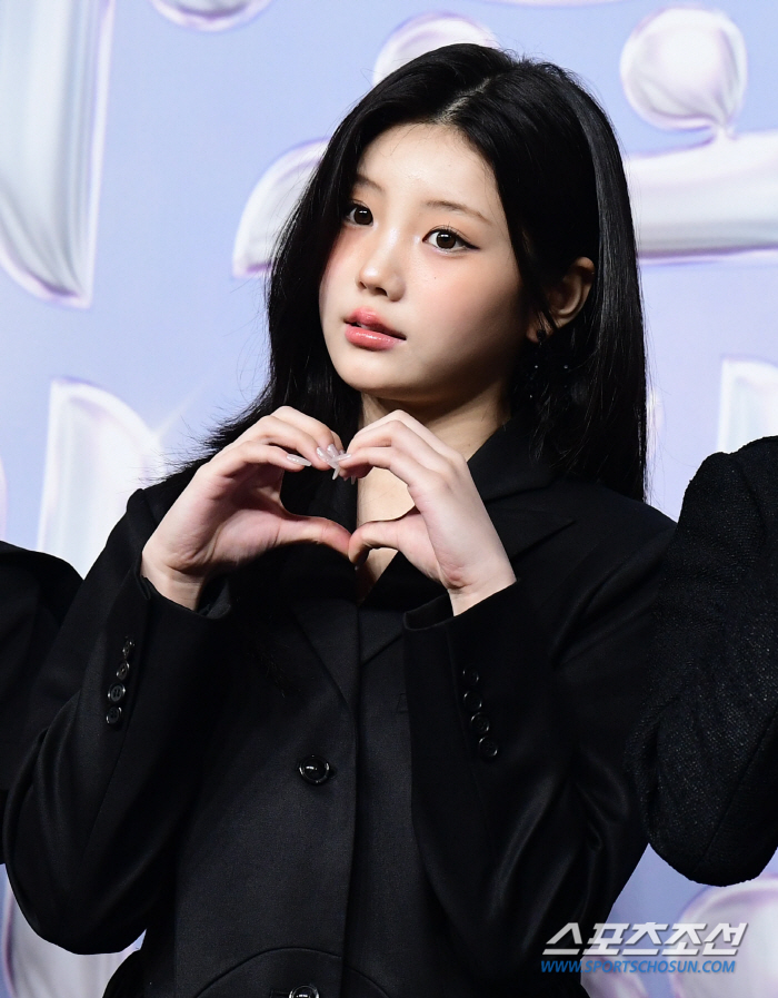  Eyelet Wonhee 'Attractive greeting with pure eyes'