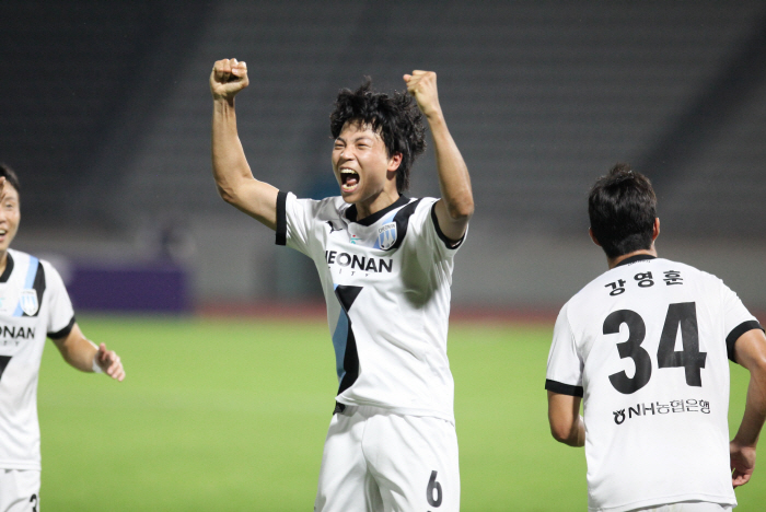 ''2024 K League 2 Best Goal No. 1!' Overhead Wonder Goal Cheonan City FC Jang Sung-jae 'I will play a supporting role in the team's rise, a game that will be remembered for the rest of my life.'