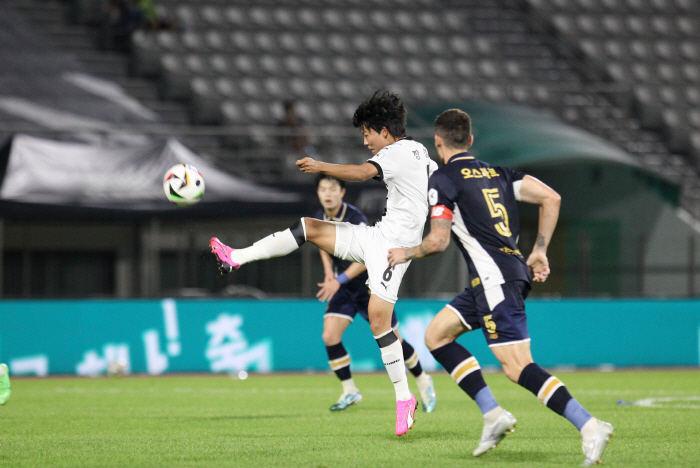 ''2024 K League 2 Best Goal No. 1!' Overhead Wonder Goal Cheonan City FC Jang Sung-jae 'I will play a supporting role in the team's rise, a game that will be remembered for the rest of my life.'