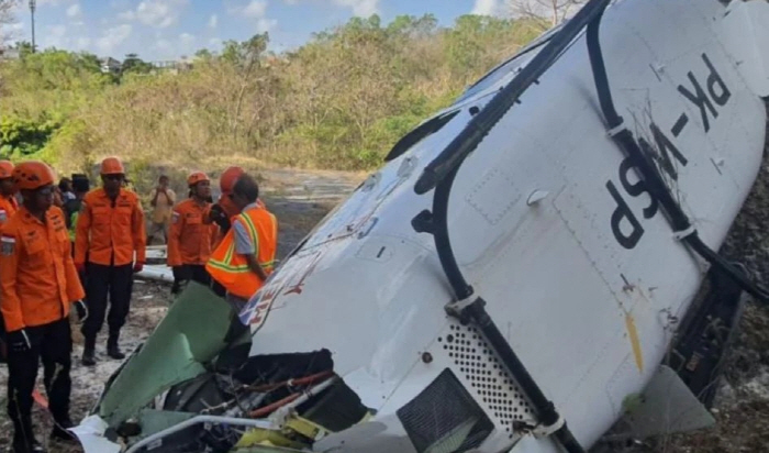 All five tourist helicopter crashes in connection survive miraculously