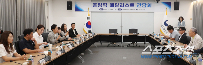 'Elite Sports in Crisis, School Sports X Unpopular Sports Needed Attention' Minister Yoo In-chon, Yoon Nam-gyu X Lee Bae-young X Park Sung-hyun, etc. Meeting with Olympic medalists