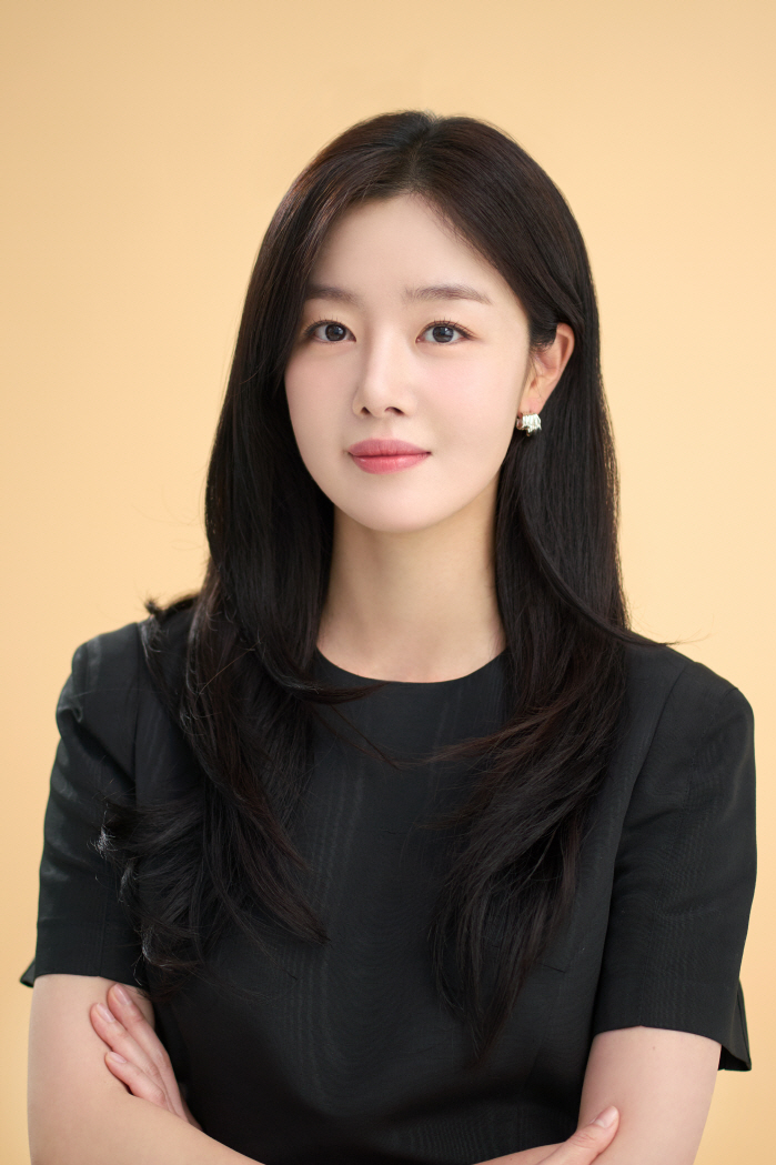  'Pilot'Han Seonhwa'My YouTube channel? 'Curious Heaven' will be released within this week.'