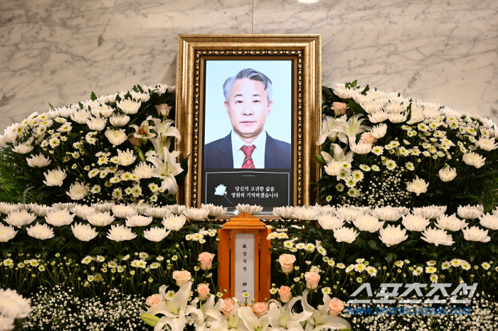  The late Jang Doo-seok mortuary leaves only a comfortable smile in the portrait