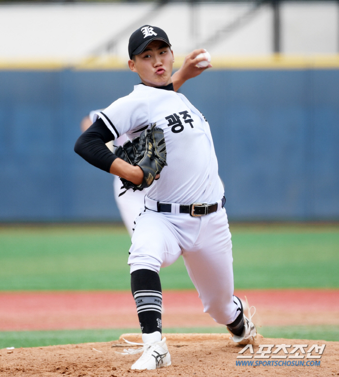 'There was no reason not to vote' The best left-hander in the draft is Jung Hyun-woo, and what's next? The only high school student in the U23 national team, 148km left-hander special, the reason for the selection?