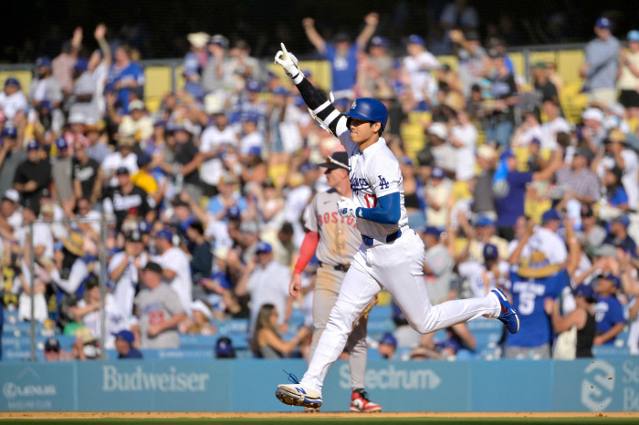 'Wow, I've never seen anything like that before' Kershaw was speechless, too, with a monster 188km home run