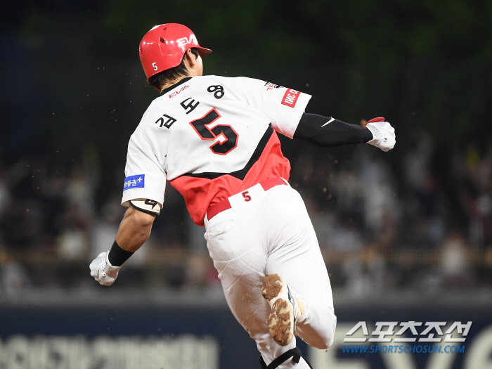 'Is it a baseball cartoon?' Genius Kim Do-young Explodes Natural Cycling Heat for the First Time in 4 at-bats