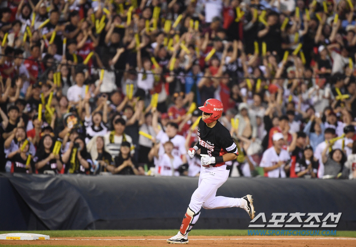 'Is it a baseball cartoon?' Genius Kim Do-young Explodes Natural Cycling Heat for the First Time in 4 at-bats