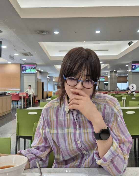 'Nerd beauty explosion' Even when Choi Kang-hee was 47 years old'College student beauty'