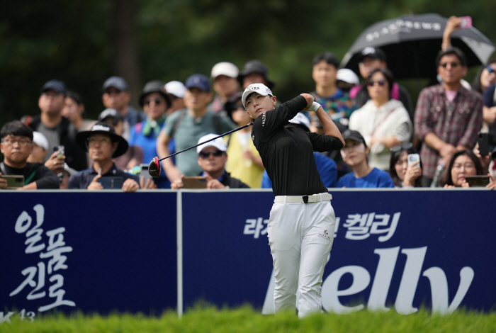 Park Sung-hyun is back on the field for the first time in 10 months...Jeju Samdasoo Masters 'Opening Table'