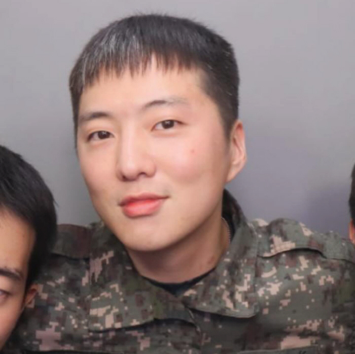 'Celebrating 400 days of service' 'WINNER'KANG SEUNG YUN, you're a dashing soldier