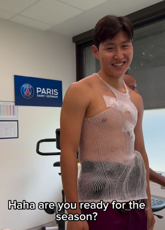 'Vacation abs topic'→'Shock mesh fashion'...Lee Kang-in has joined PSG in the pre-season even though '100 billion proposal  rumors of a transfer to Napoli'