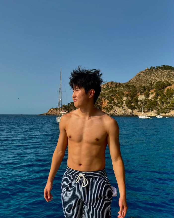 'Vacation abs topic'→'Shock mesh fashion'...Lee Kang-in has joined PSG in the pre-season even though '100 billion proposal  rumors of a transfer to Napoli'