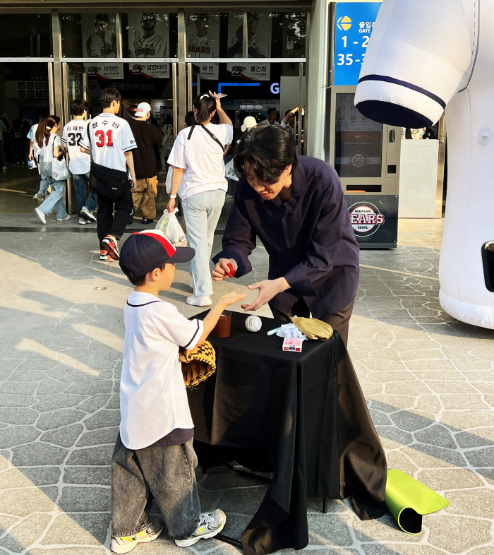 'Welcome to the Magic Show' Sports Toto Official Video Channel Revealed Content with Magician Lim Hong-jin