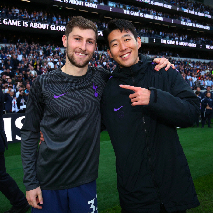 'Because you're my family...' 9 years of friendship with Son Heung-min...Bromance to Kane, Davies Tottenham 10th Anniversary Tributes