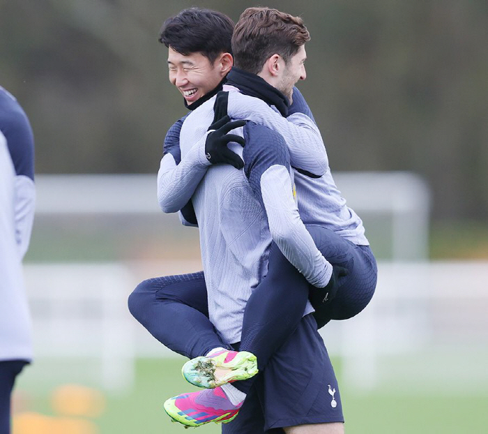 'Because you're my family...' 9 years of friendship with Son Heung-min...Bromance to Kane, Davies Tottenham 10th Anniversary Tributes