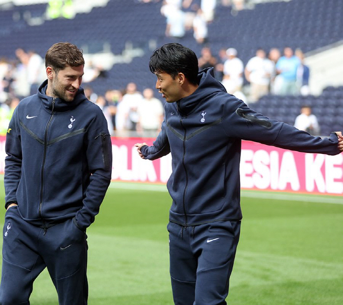 'Because you're my family...' 9 years of friendship with Son Heung-min...Bromance to Kane, Davies Tottenham 10th Anniversary Tributes